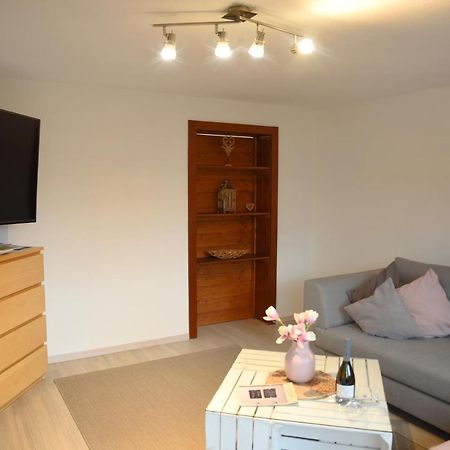 80 M2 Haushaelfte, 3 Zimmer, Parkplaetze, Bis 6 Pers Apartment Waengle Exterior photo